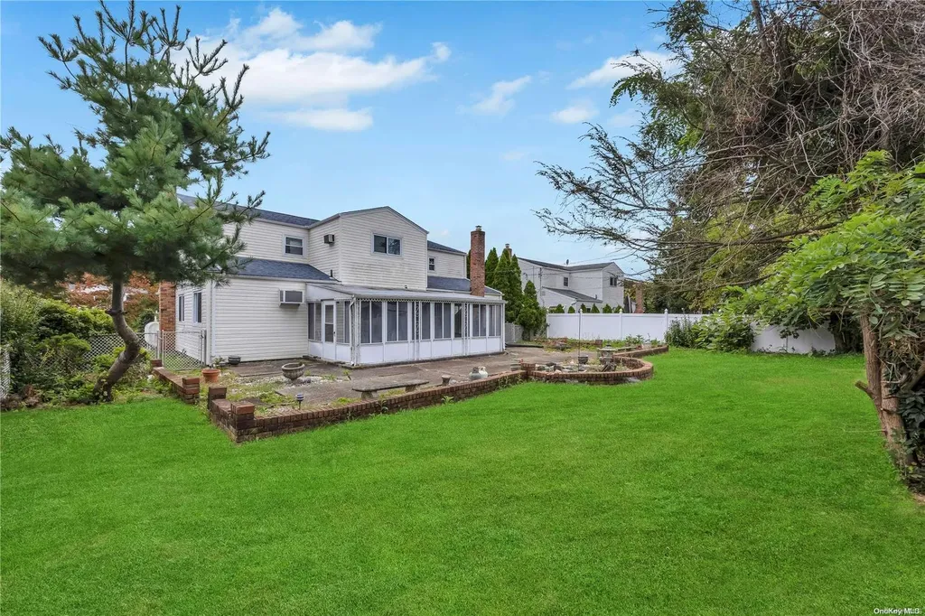 65 Primrose Lane Kings Park NY 11754