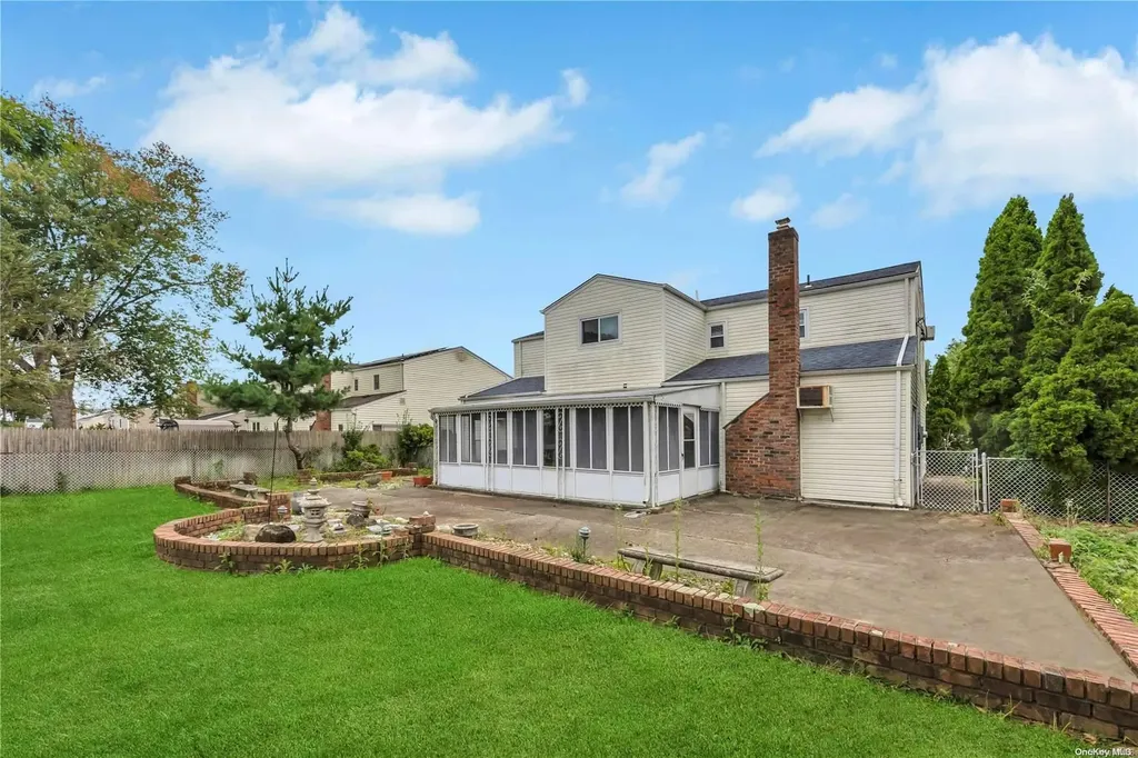 65 Primrose Lane Kings Park NY 11754