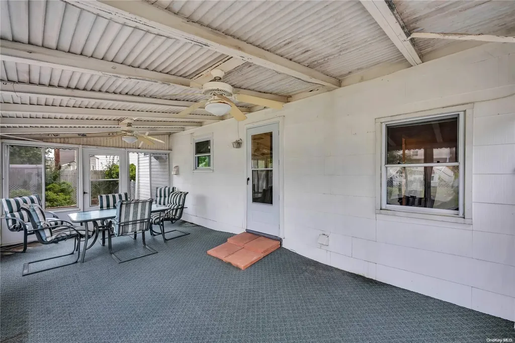 65 Primrose Lane Kings Park NY 11754