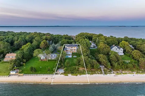 9820 Nassau Point Road Cutchogue NY 11935