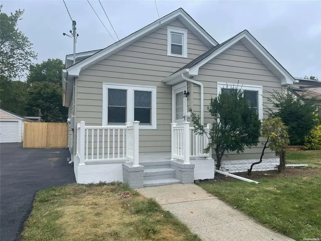 37 Orchard Street Merrick NY 11566