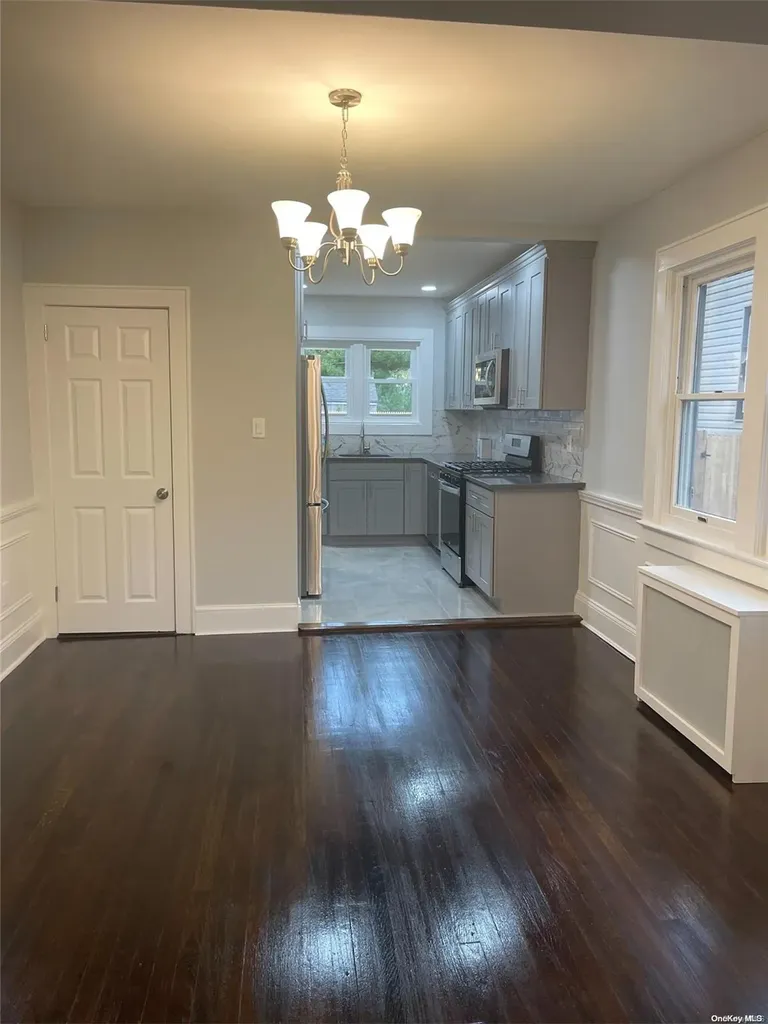 37 Orchard Street Merrick NY 11566