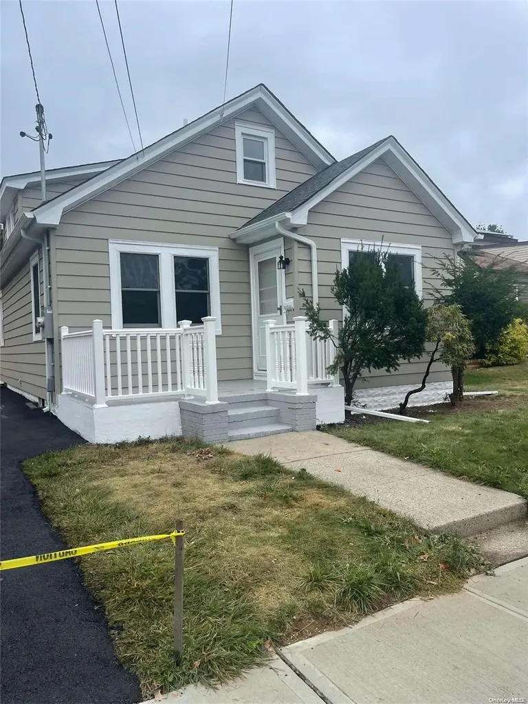 37 Orchard Street Merrick NY 11566