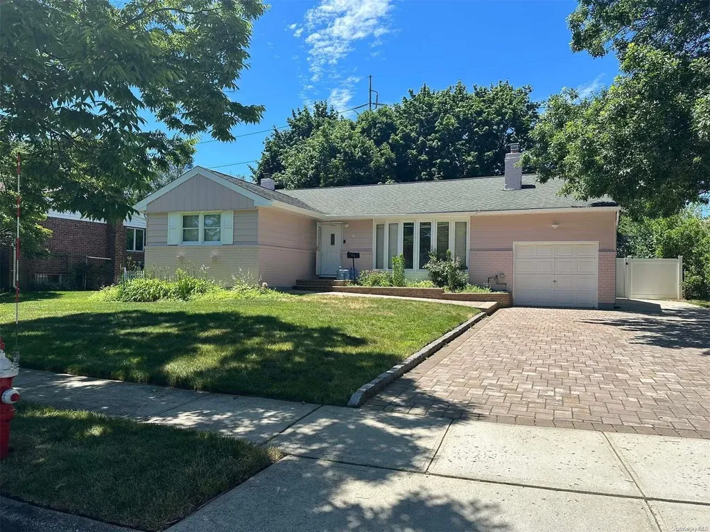4 Edna Drive Syosset NY 11791