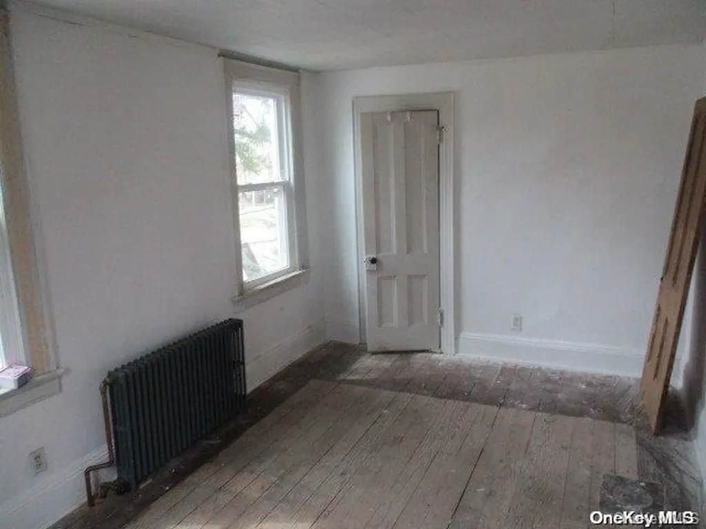 62 Lowndes Avenue Huntington Station NY 11746