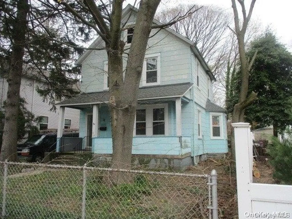 62 Lowndes Avenue Huntington Station NY 11746
