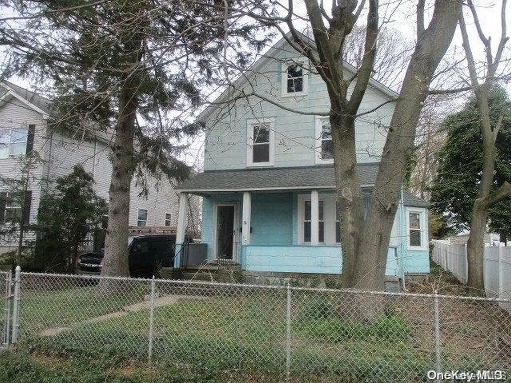 62 Lowndes Avenue Huntington Station NY 11746