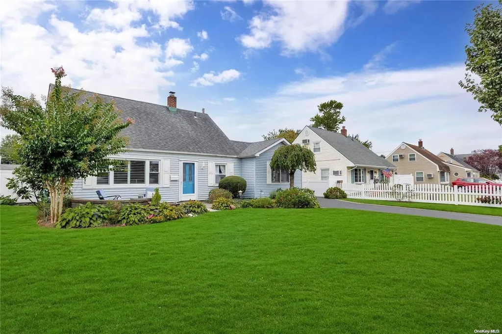 140 Haven Lane Levittown NY 11756