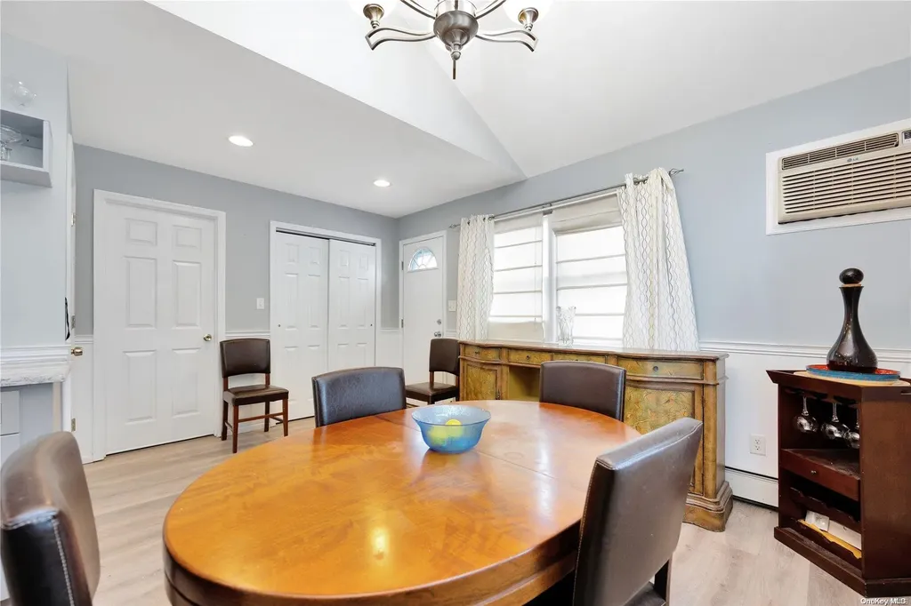 140 Haven Lane Levittown NY 11756