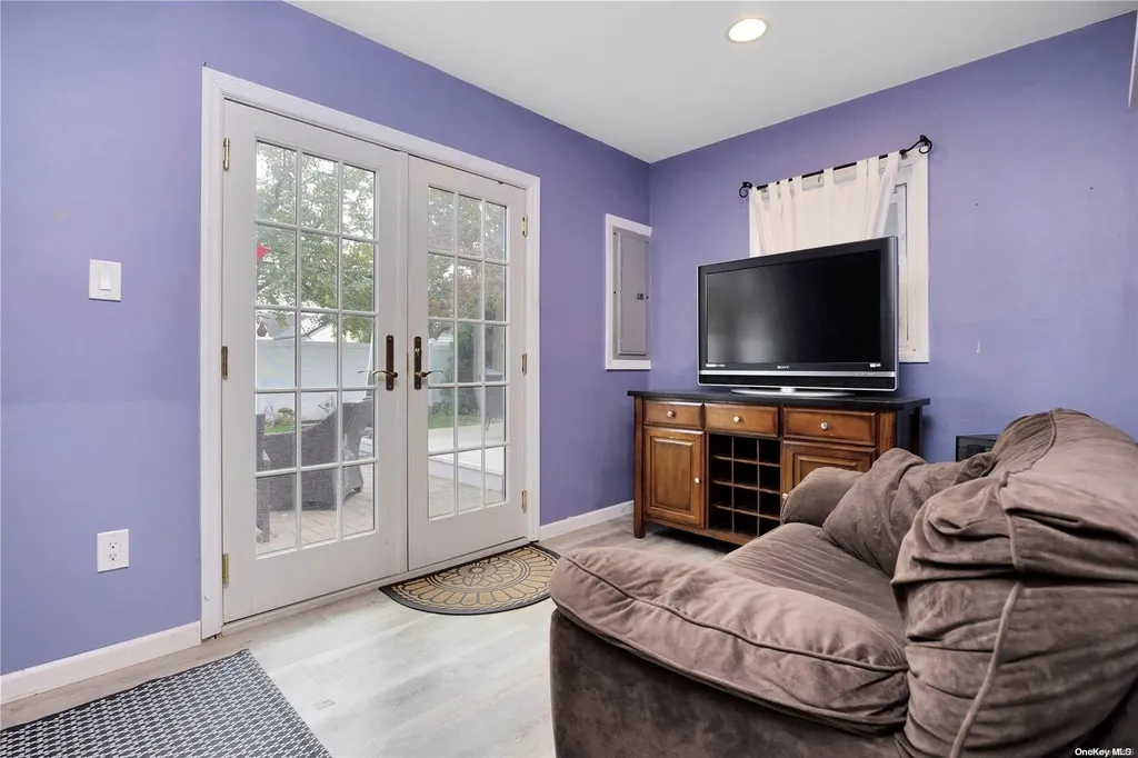 140 Haven Lane Levittown NY 11756