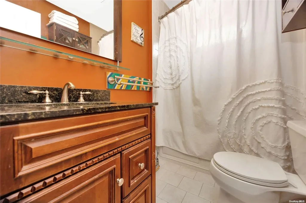 140 Haven Lane Levittown NY 11756