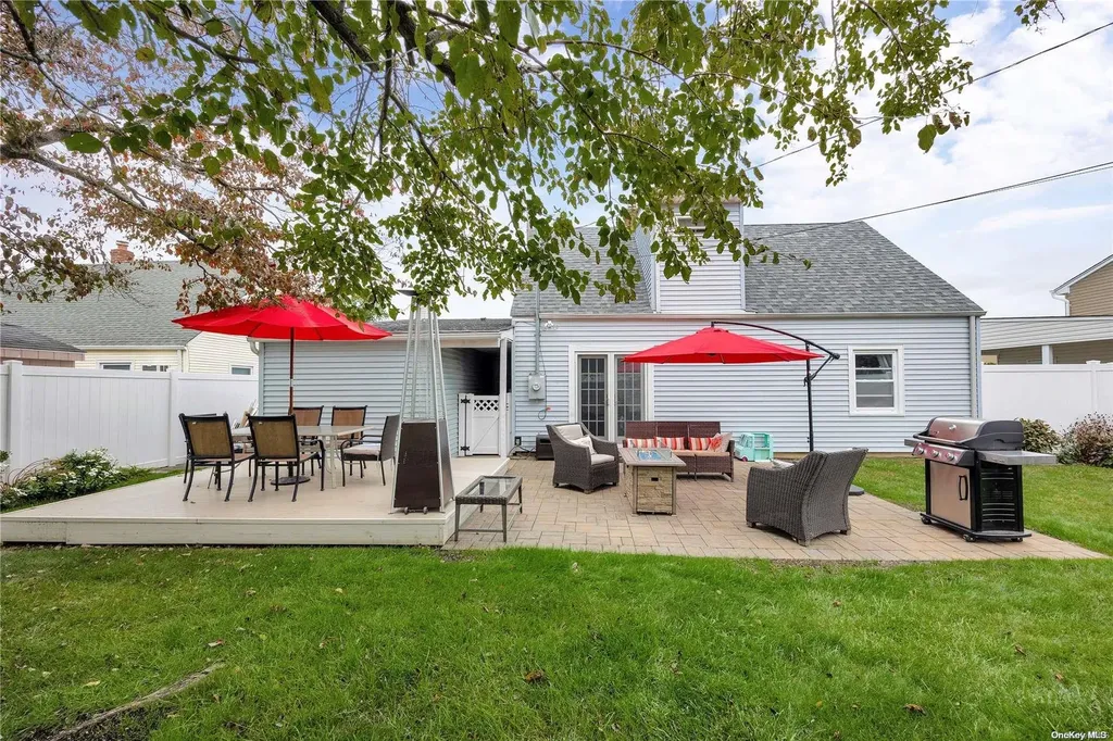 140 Haven Lane Levittown NY 11756