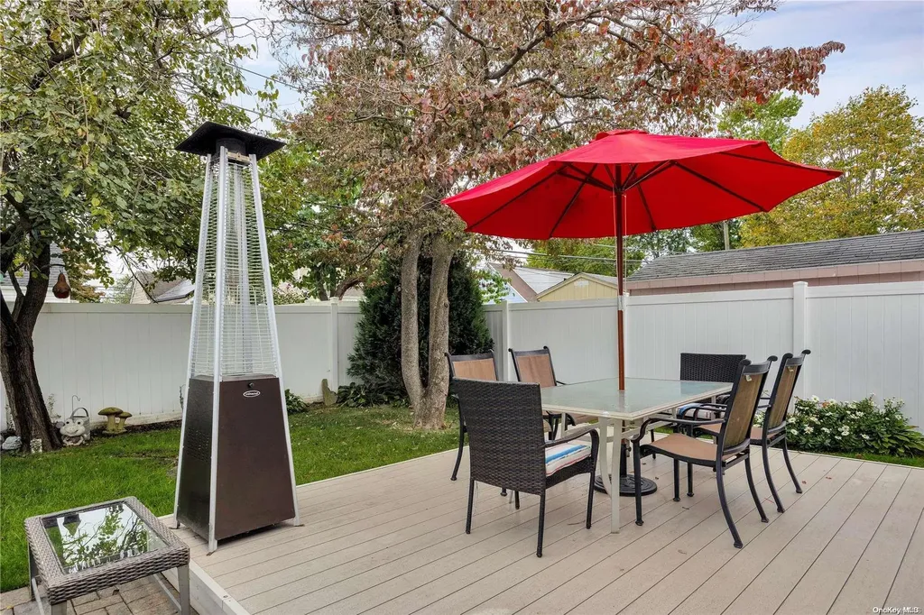 140 Haven Lane Levittown NY 11756