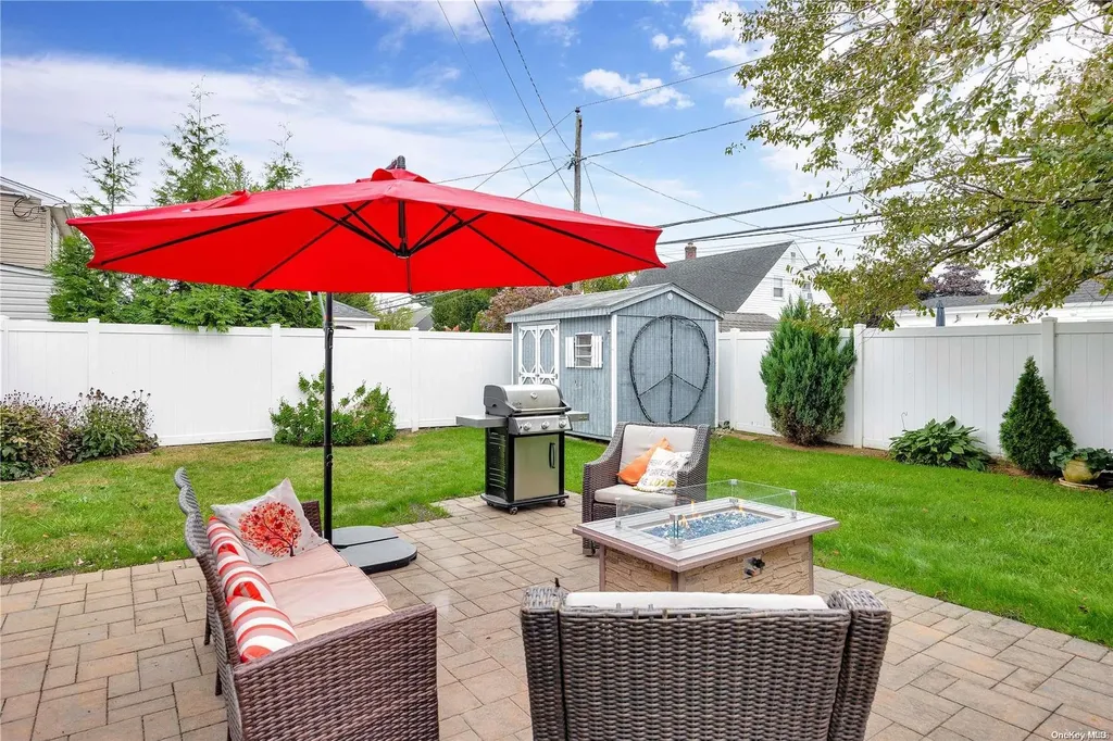 140 Haven Lane Levittown NY 11756