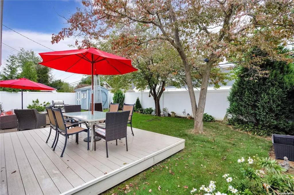 140 Haven Lane Levittown NY 11756