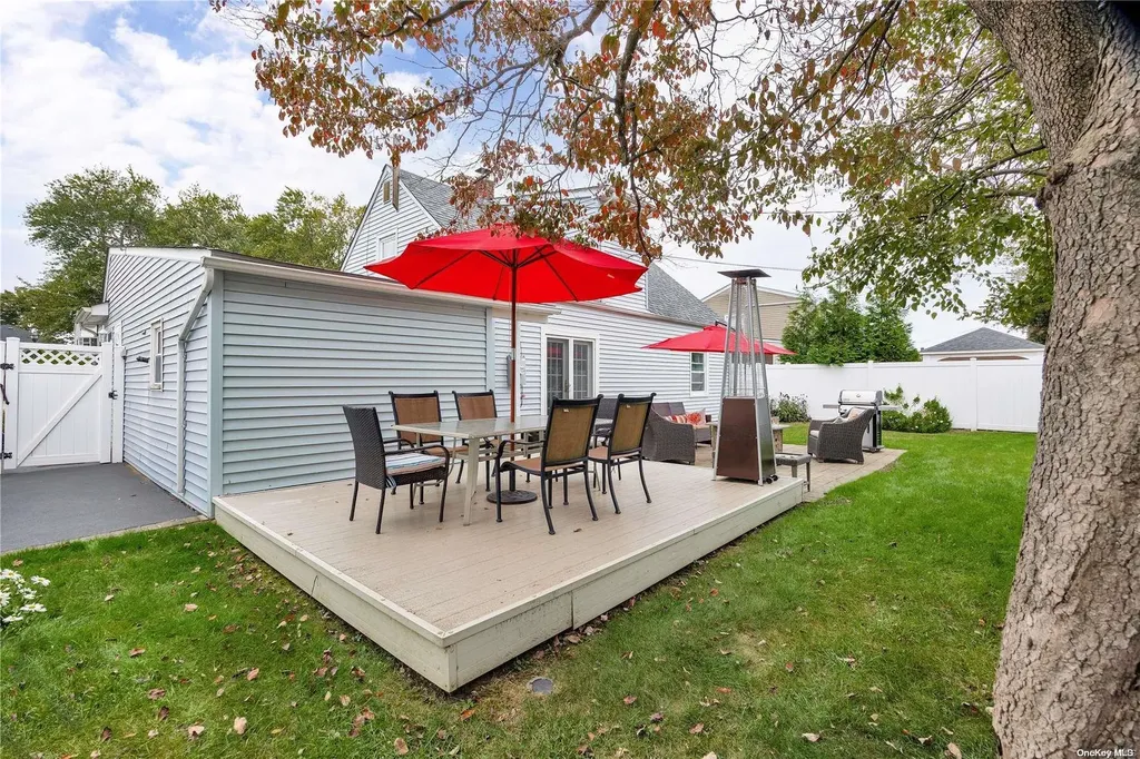 140 Haven Lane Levittown NY 11756