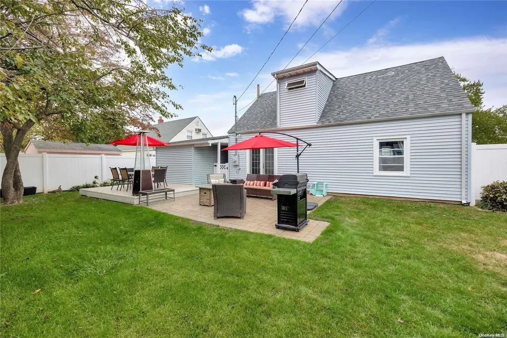 140 Haven Lane Levittown NY 11756