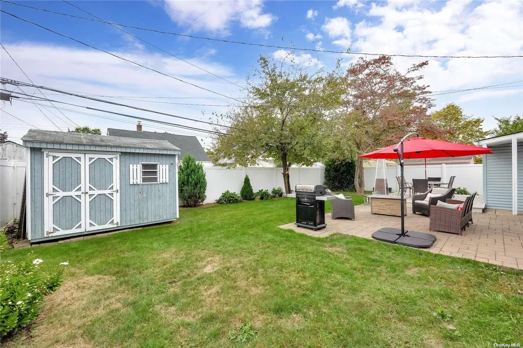 140 Haven Lane Levittown NY 11756