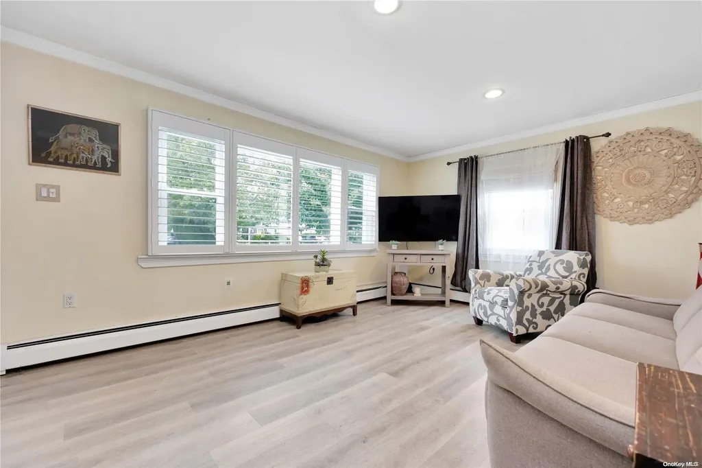 140 Haven Lane Levittown NY 11756