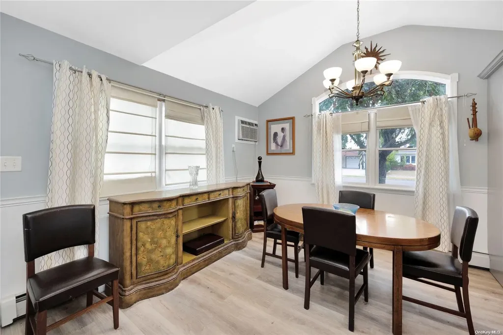 140 Haven Lane Levittown NY 11756