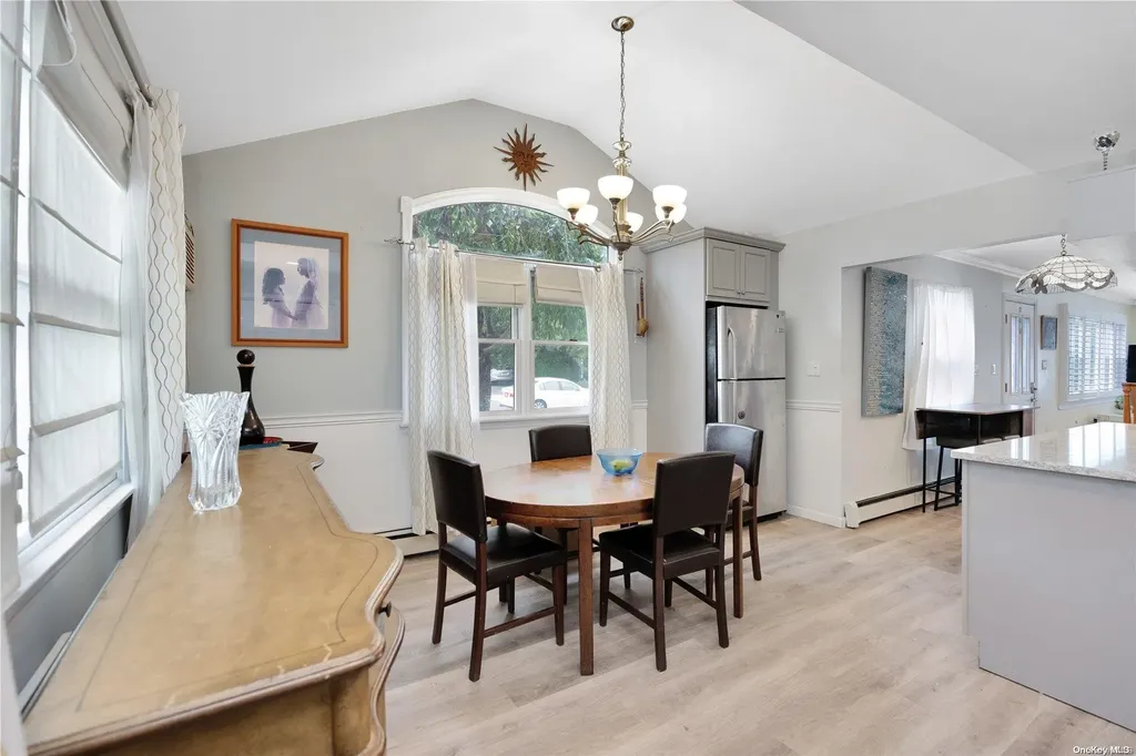 140 Haven Lane Levittown NY 11756