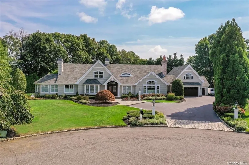 5 Squire Path Saint James NY 11780