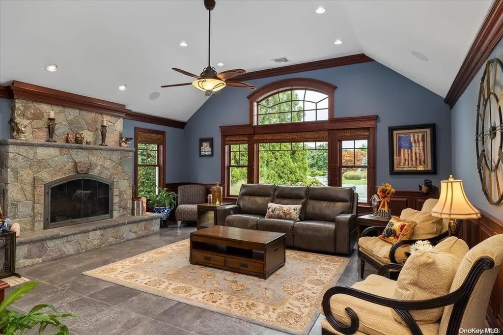 5 Squire Path Saint James NY 11780