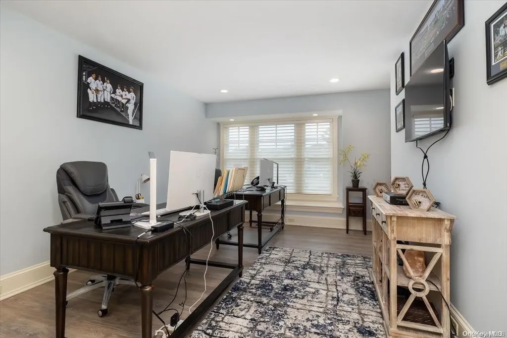 5 Squire Path Saint James NY 11780