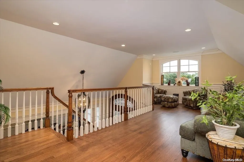 5 Squire Path Saint James NY 11780