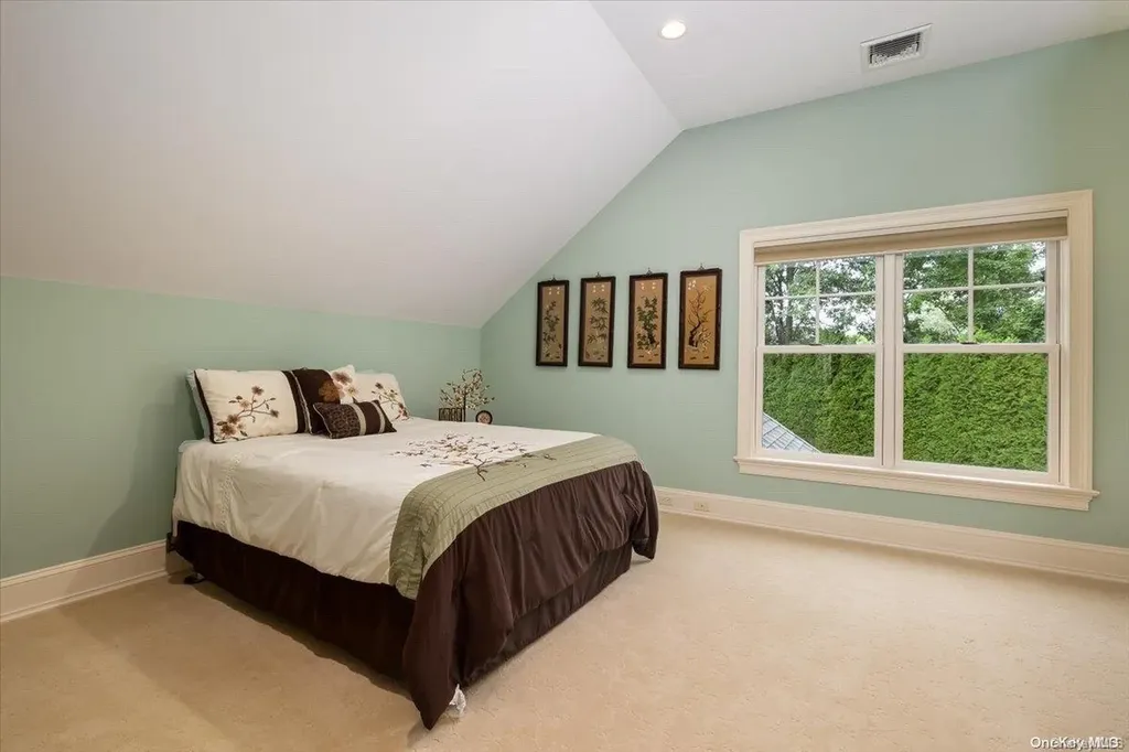 5 Squire Path Saint James NY 11780
