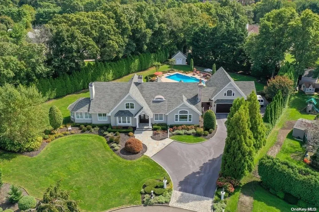 5 Squire Path Saint James NY 11780