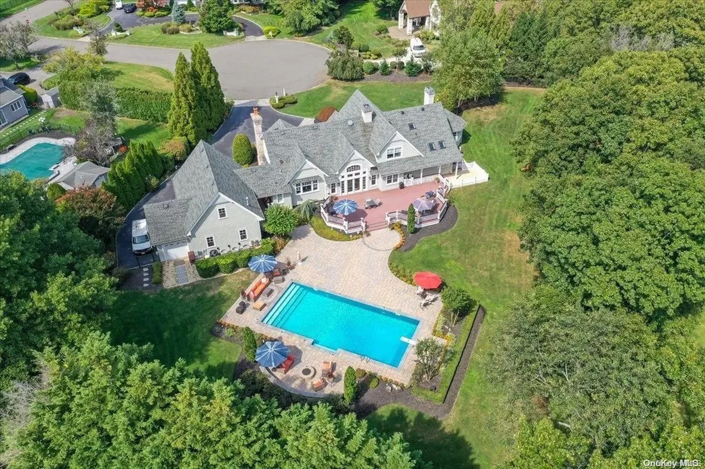 5 Squire Path Saint James NY 11780