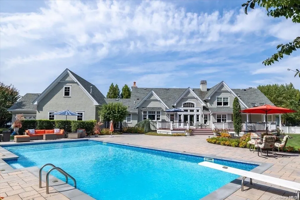 5 Squire Path Saint James NY 11780