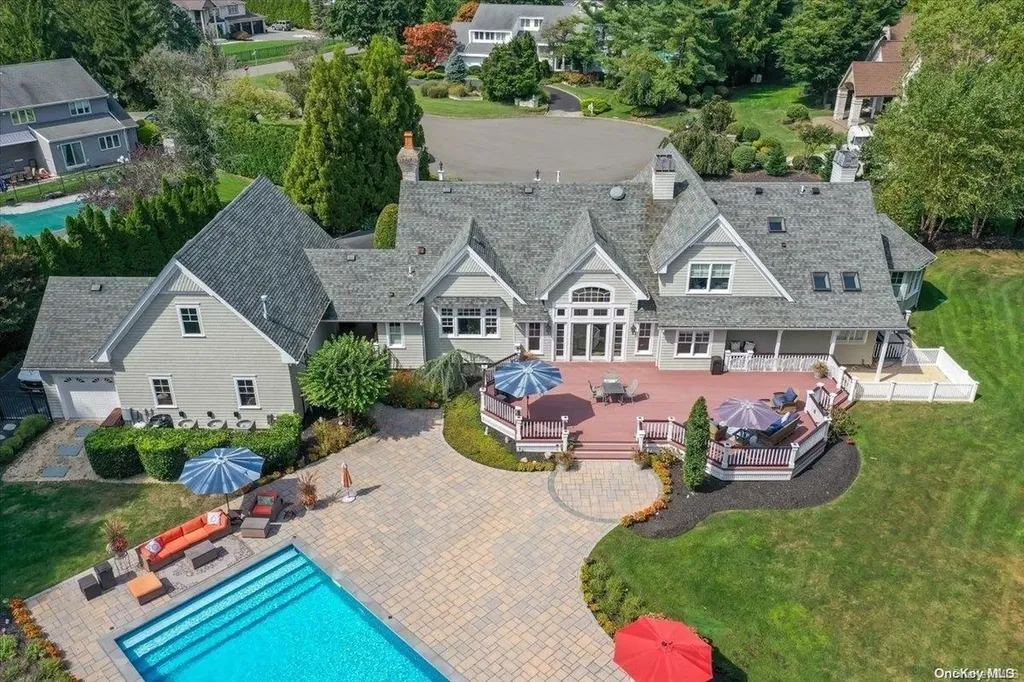 5 Squire Path Saint James NY 11780