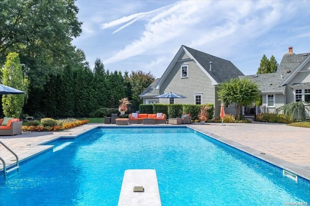 5 Squire Path Saint James NY 11780