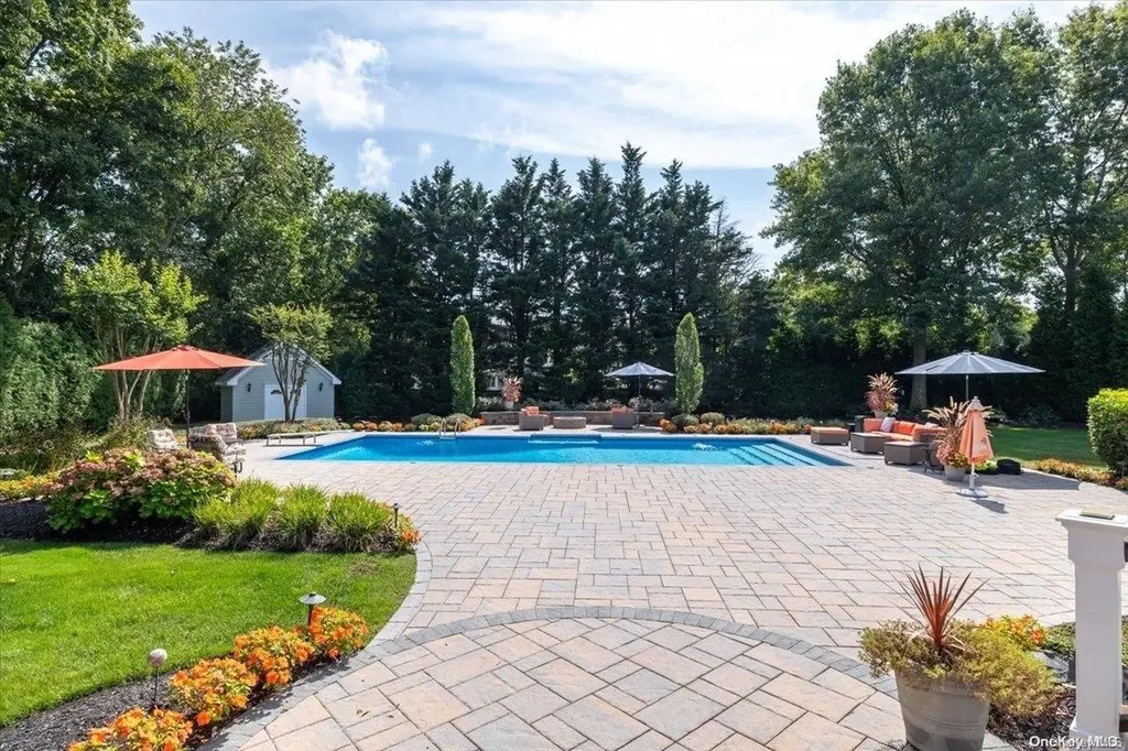5 Squire Path Saint James NY 11780