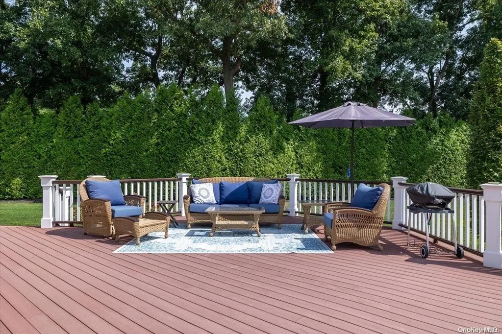 5 Squire Path Saint James NY 11780