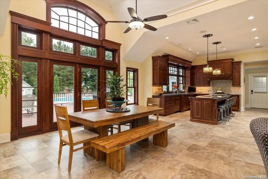 5 Squire Path Saint James NY 11780
