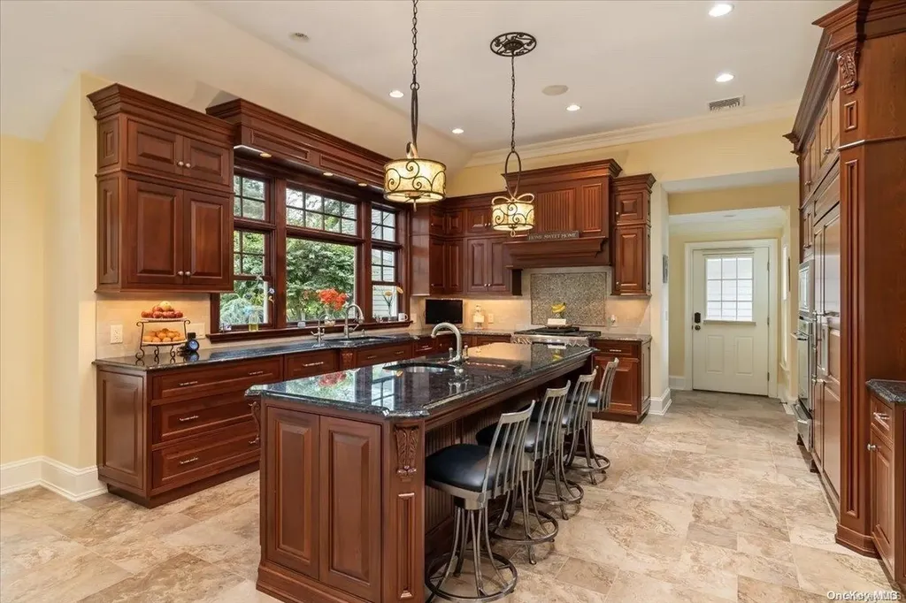 5 Squire Path Saint James NY 11780