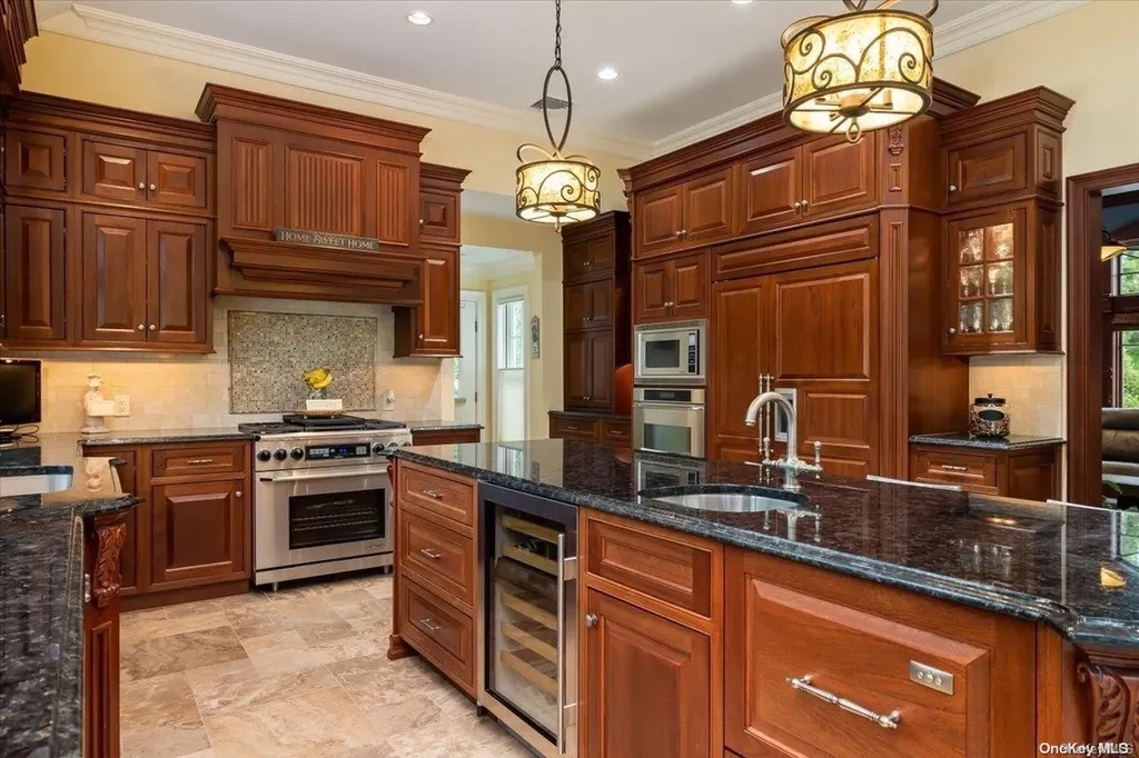 5 Squire Path Saint James NY 11780