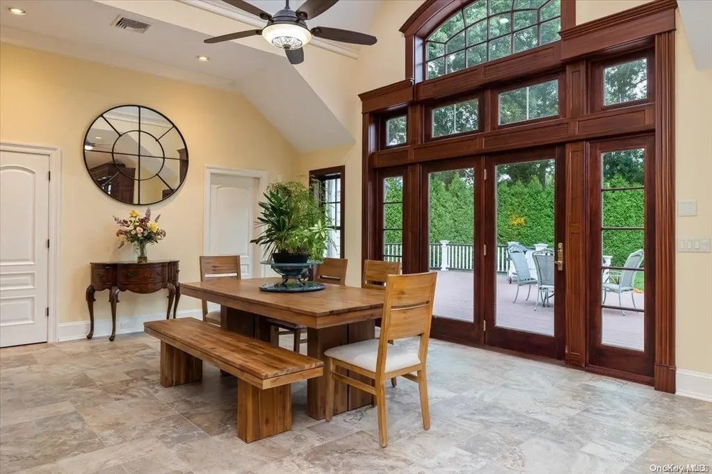 5 Squire Path Saint James NY 11780