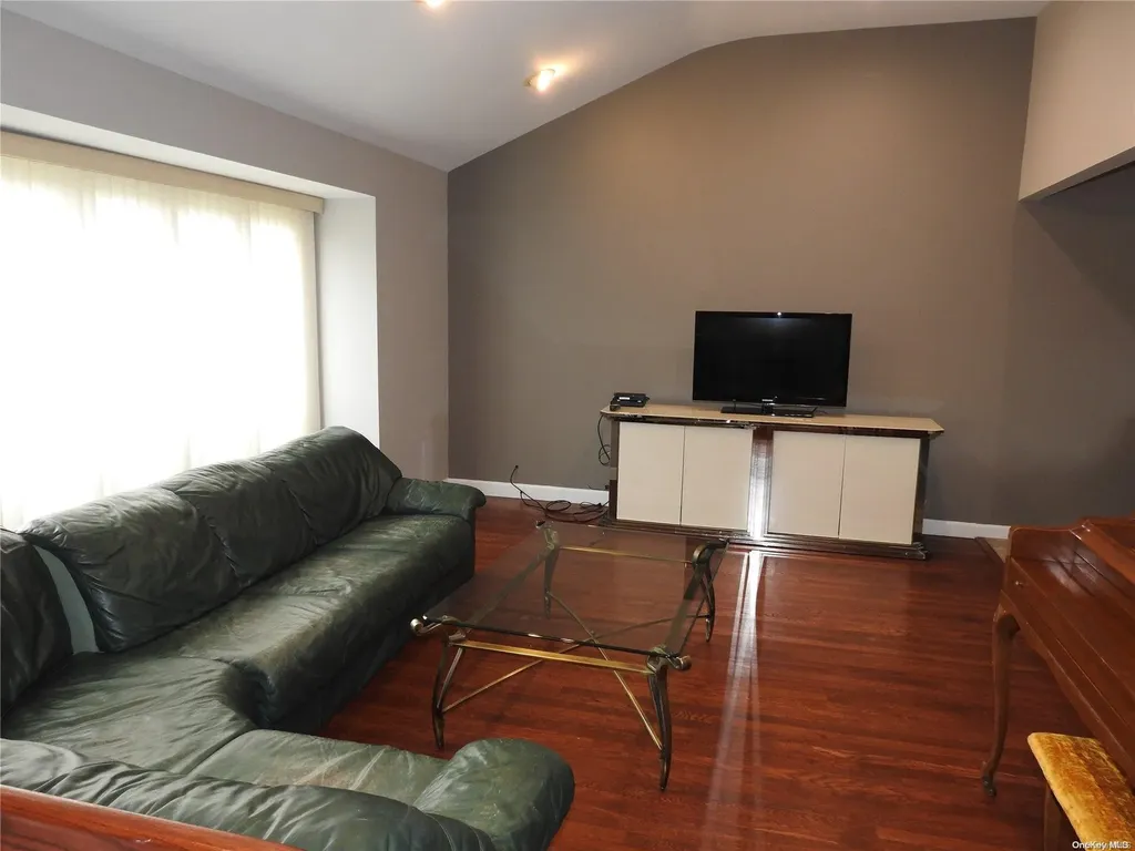 26 Julliard Drive Plainview NY 11803