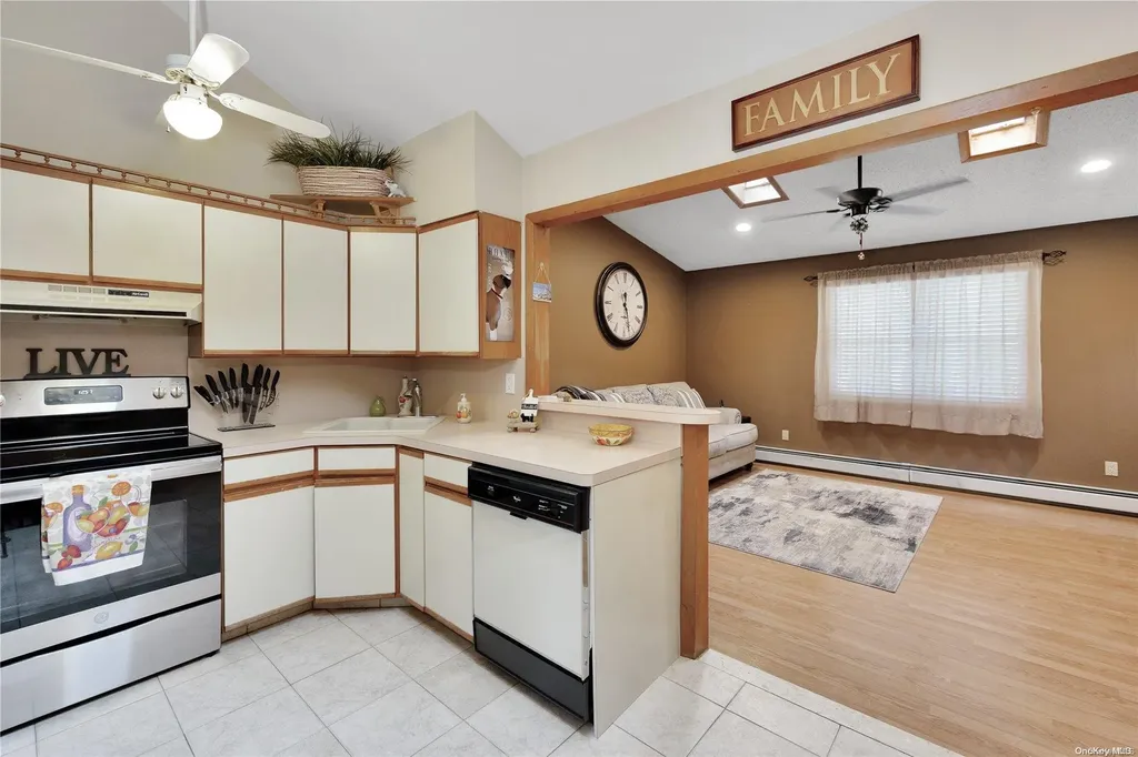 902 3rd Street West Babylon NY 11704