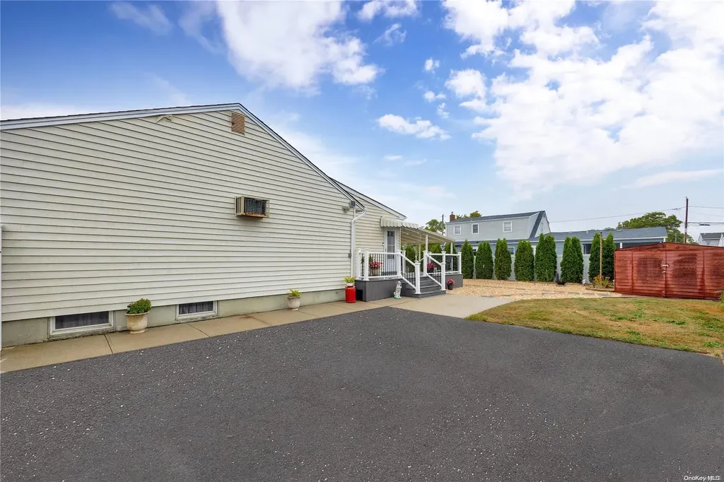 902 3rd Street West Babylon NY 11704
