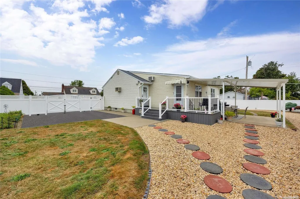 902 3rd Street West Babylon NY 11704