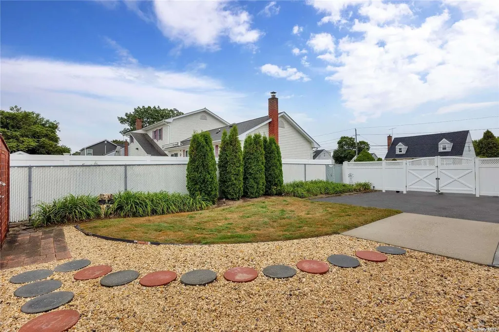 902 3rd Street West Babylon NY 11704