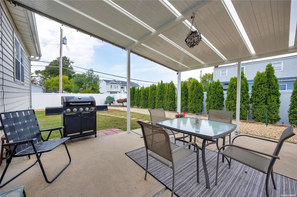 902 3rd Street West Babylon NY 11704