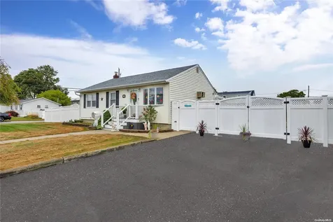 902 3rd Street West Babylon NY 11704