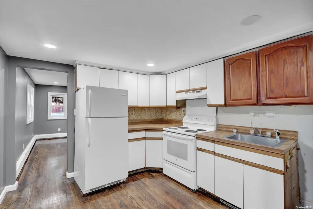 726 Brook Court Baldwin NY 11510