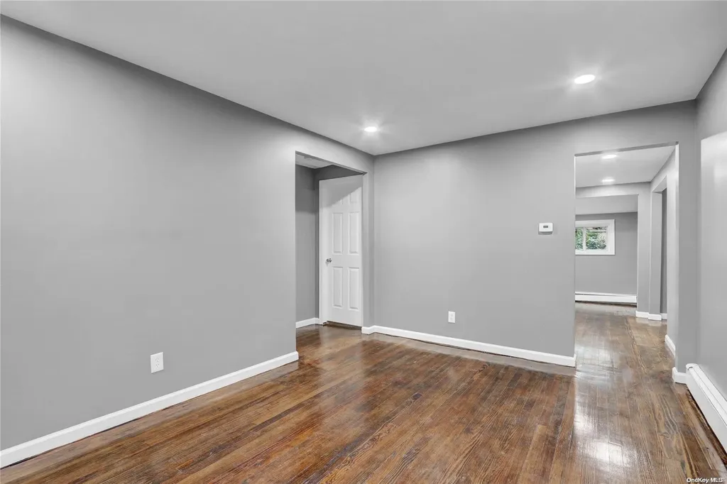 726 Brook Court Baldwin NY 11510